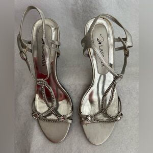 Lasonia Women's Silver Strapped Heels
